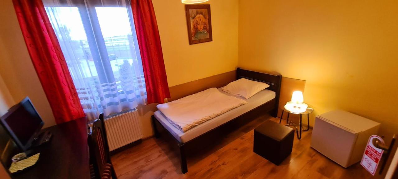 Zajazd Motel Staropolski Pyskowice Esterno foto