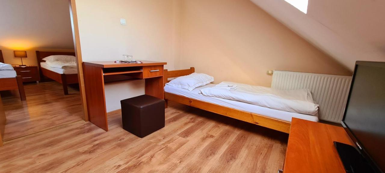 Zajazd Motel Staropolski Pyskowice Esterno foto
